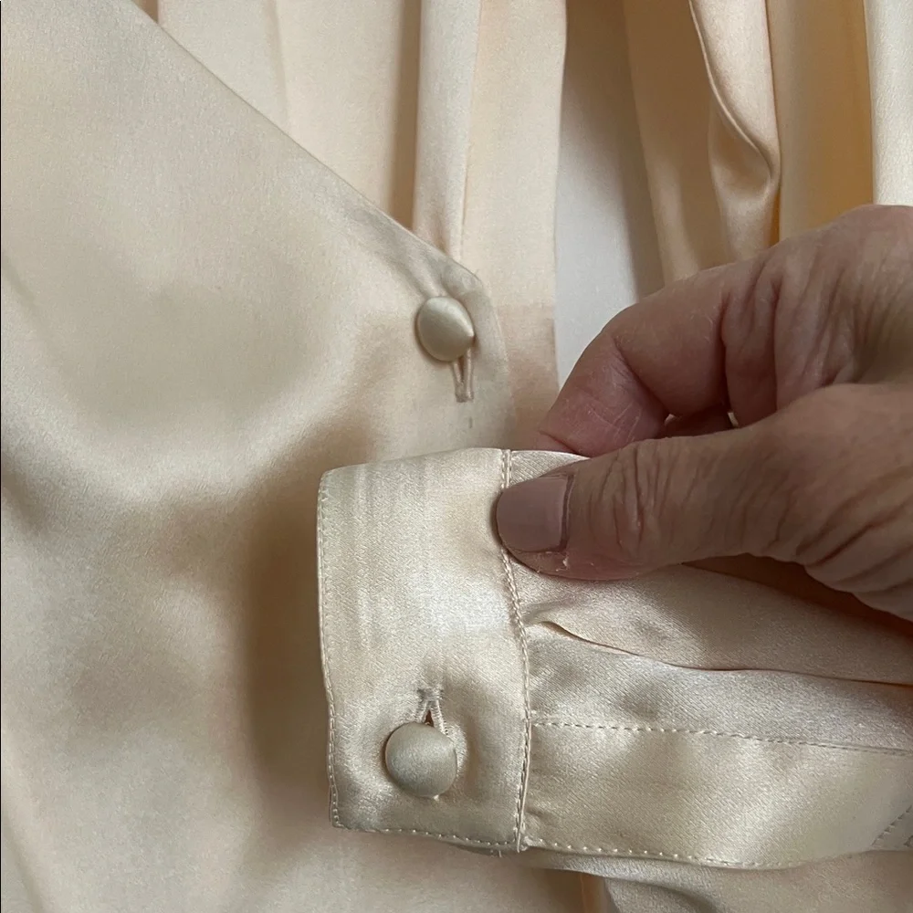 VINTAGE 70s Incinoo Cream Silk Satin Wrap Blouse L/S Retro Pointy Collar - Picture 3 of 16